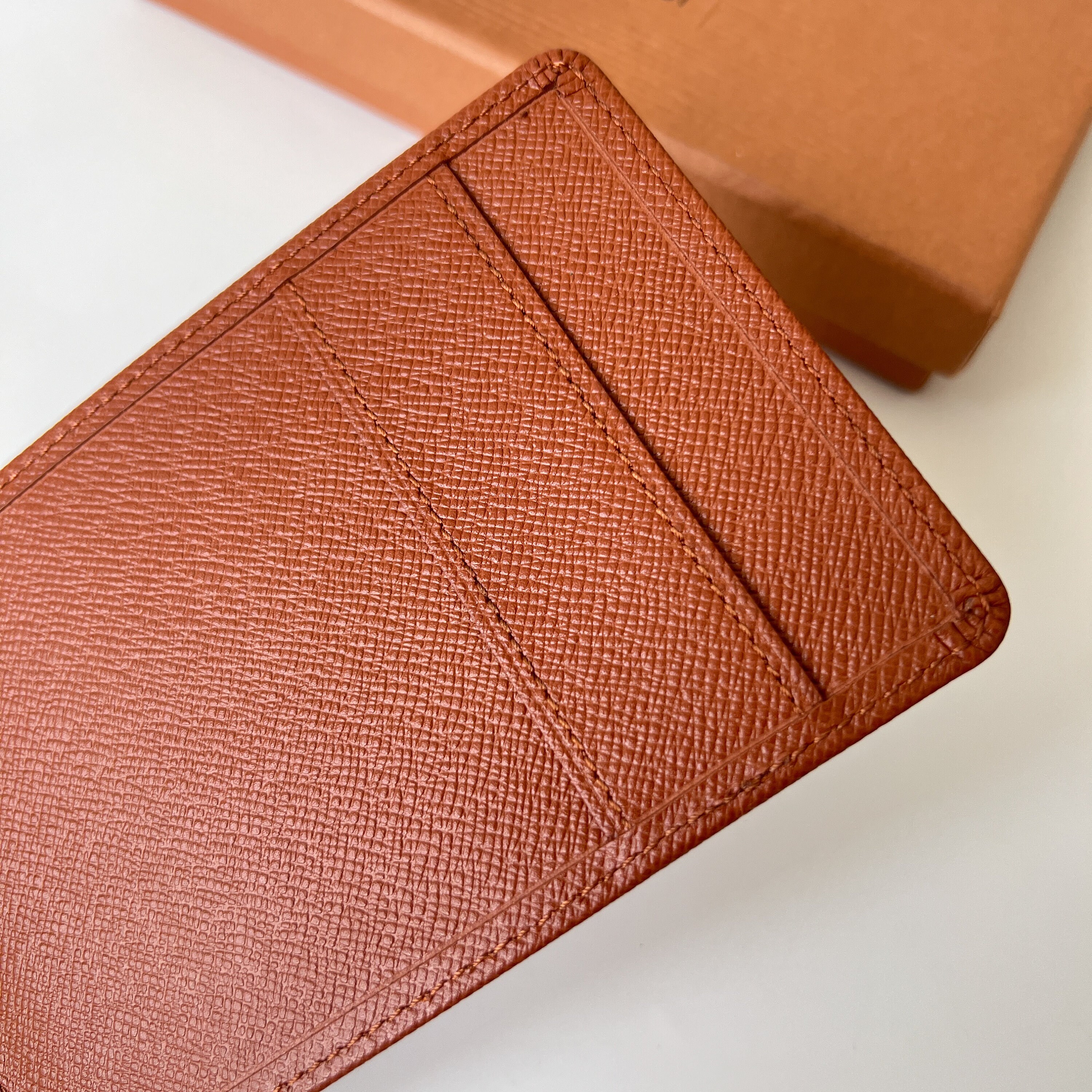 Louis Vuitton Authentic 1997 Brown Taiga Leather Card Holder  display picture 1