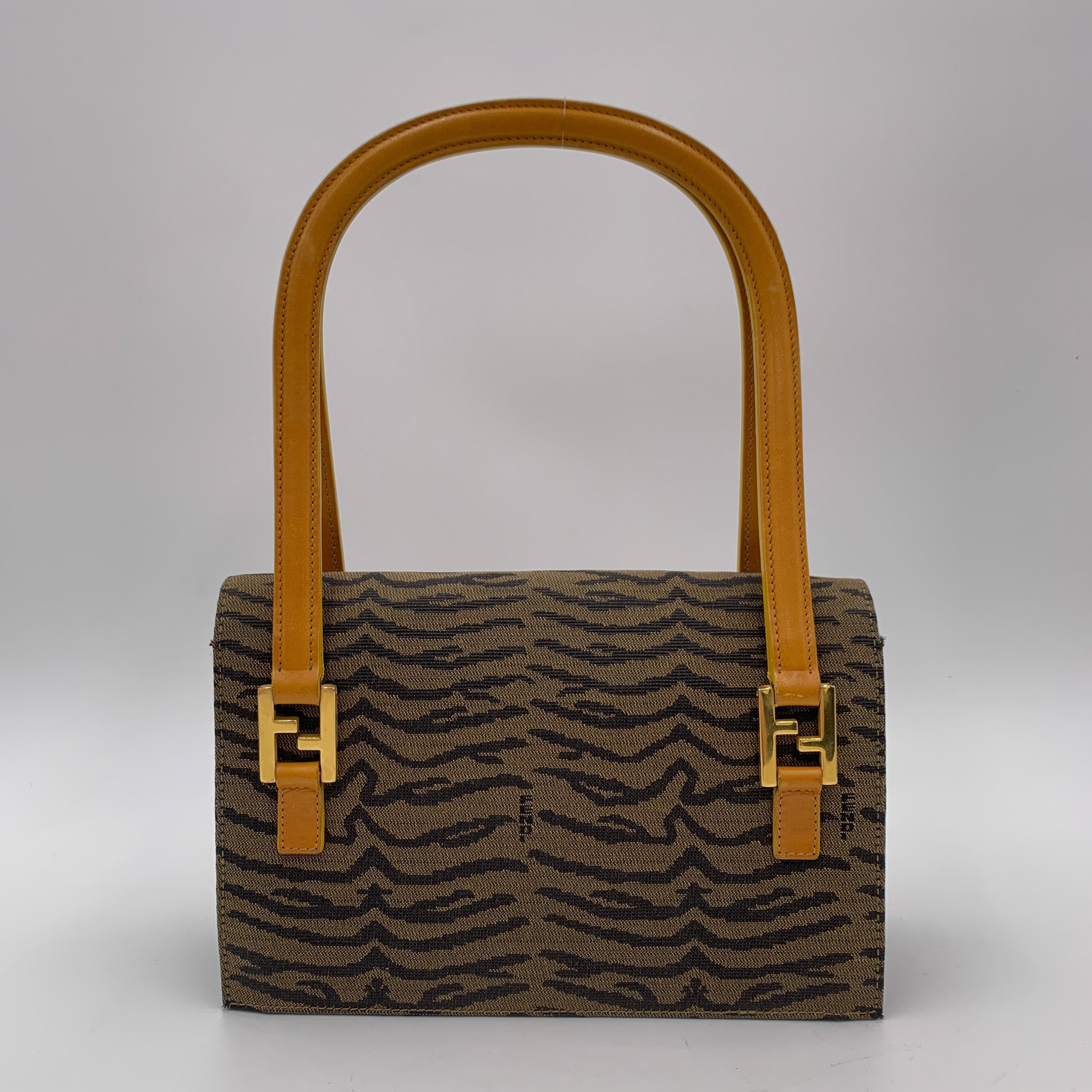 【大人気】FENDI ジャカードレザーショルダーバッグ il_fullxfull.2868862799_kas5.jpg
