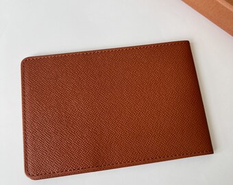 Louis Vuitton Authentic 1997 Brown Taiga Leather Card Holder  display picture 1