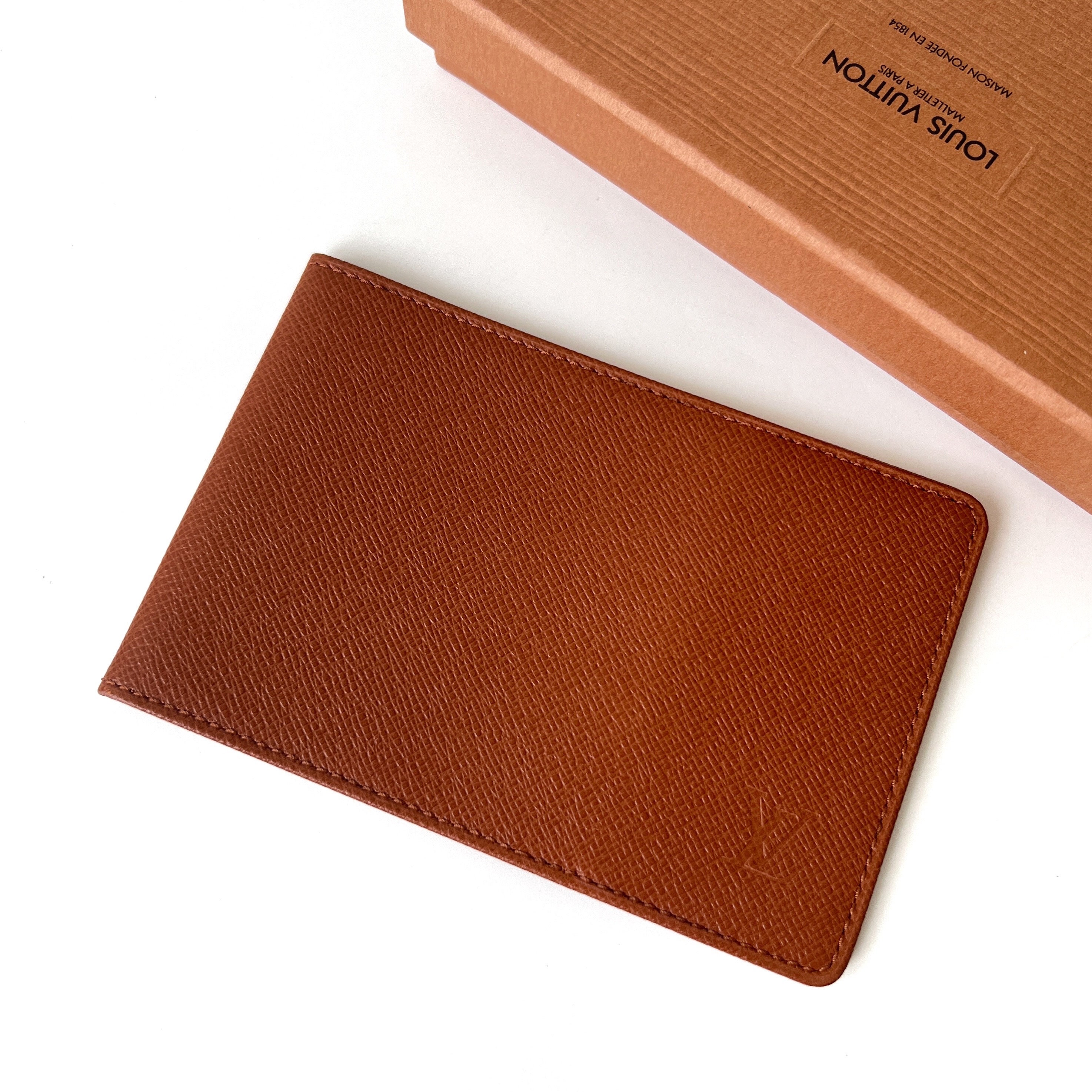 Louis Vuitton Authentic 1997 Brown Taiga Leather Card Holder