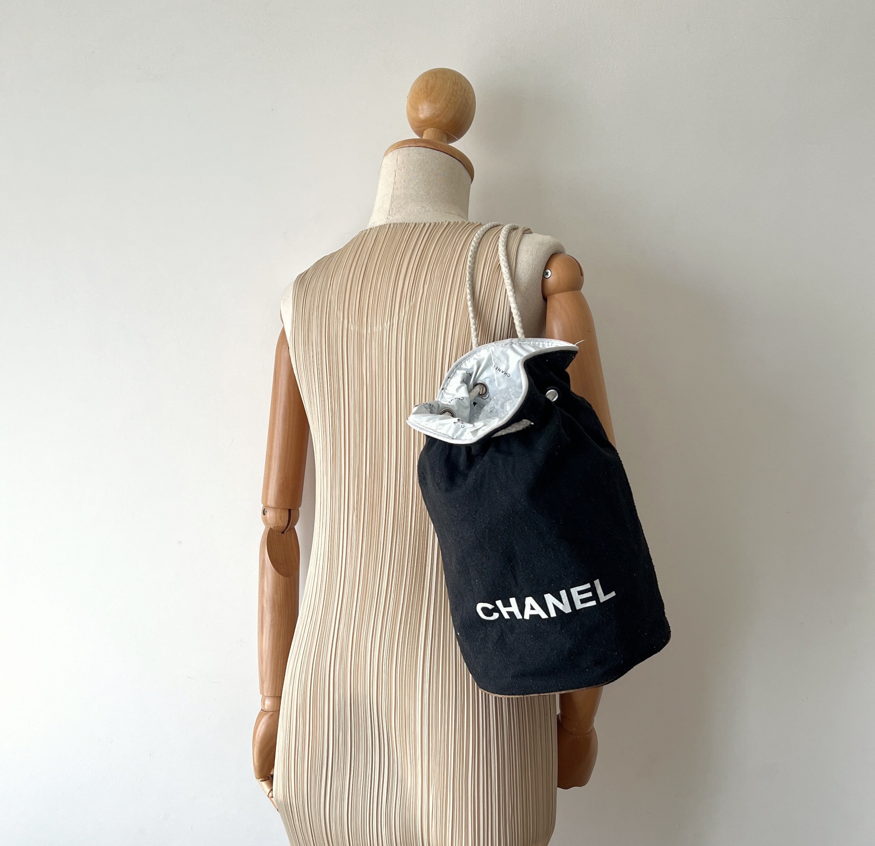 CHANEL Drawstring Vintage Black Canvas Small Shoulder Bag - Etsy display picture 1