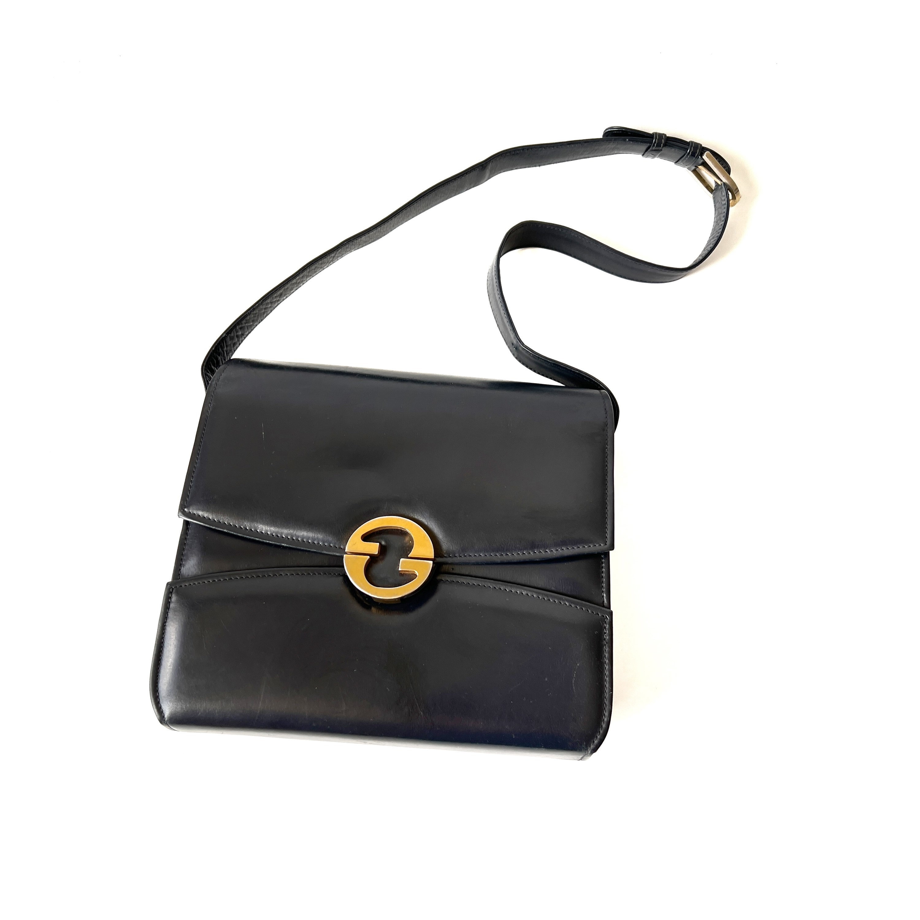 GUCCI VINTAGE PATENT LEATHER BLACK BOAT SHAPED SHOULDER BAG