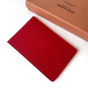 Louis Vuitton Auténtico estuche para billetera de identificación con tarjetero de cuero rojo Taiga 1999