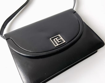 【保管品】pierre balmain ビーズ刺繍バッグ 日本製 ベロア 黒 保管品】pierre balmain ビーズ刺繍バッグ 日本製 ベロア 黒