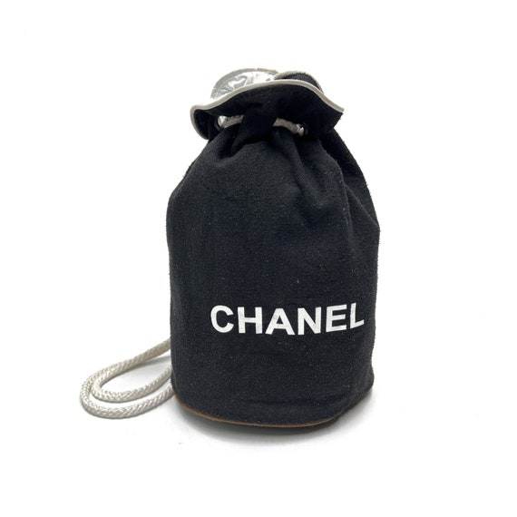 Chanel Pre-owned 2023 Small Chain Drawstring Bucket Shoulder Bag - Black