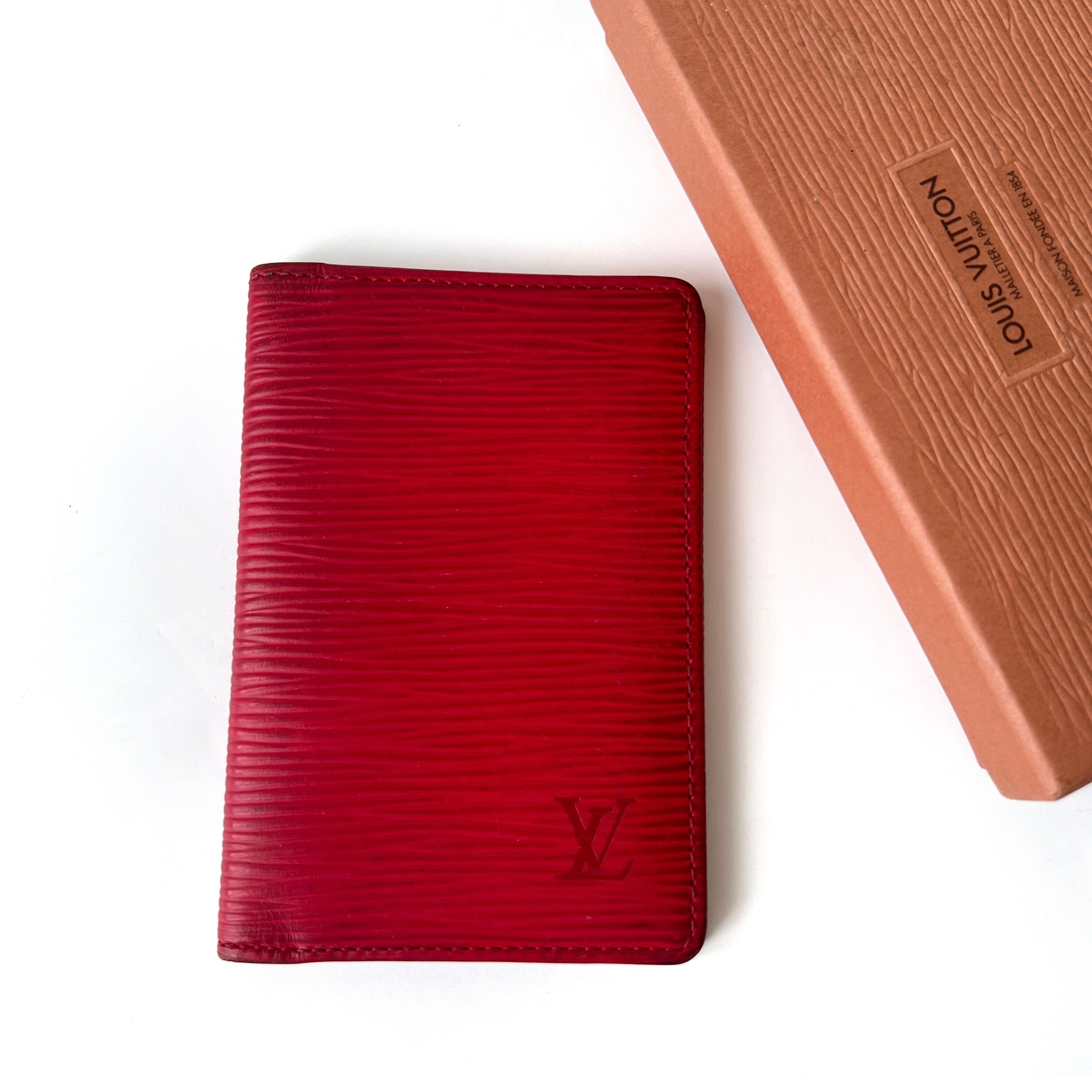 Porte-cartes Louis Vuitton Authentic 1999 en cuir rouge épi avec