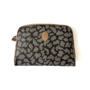 Yves Saint Laurent Auténtico embrague vintage de lona de PVC con patrón de jirafa