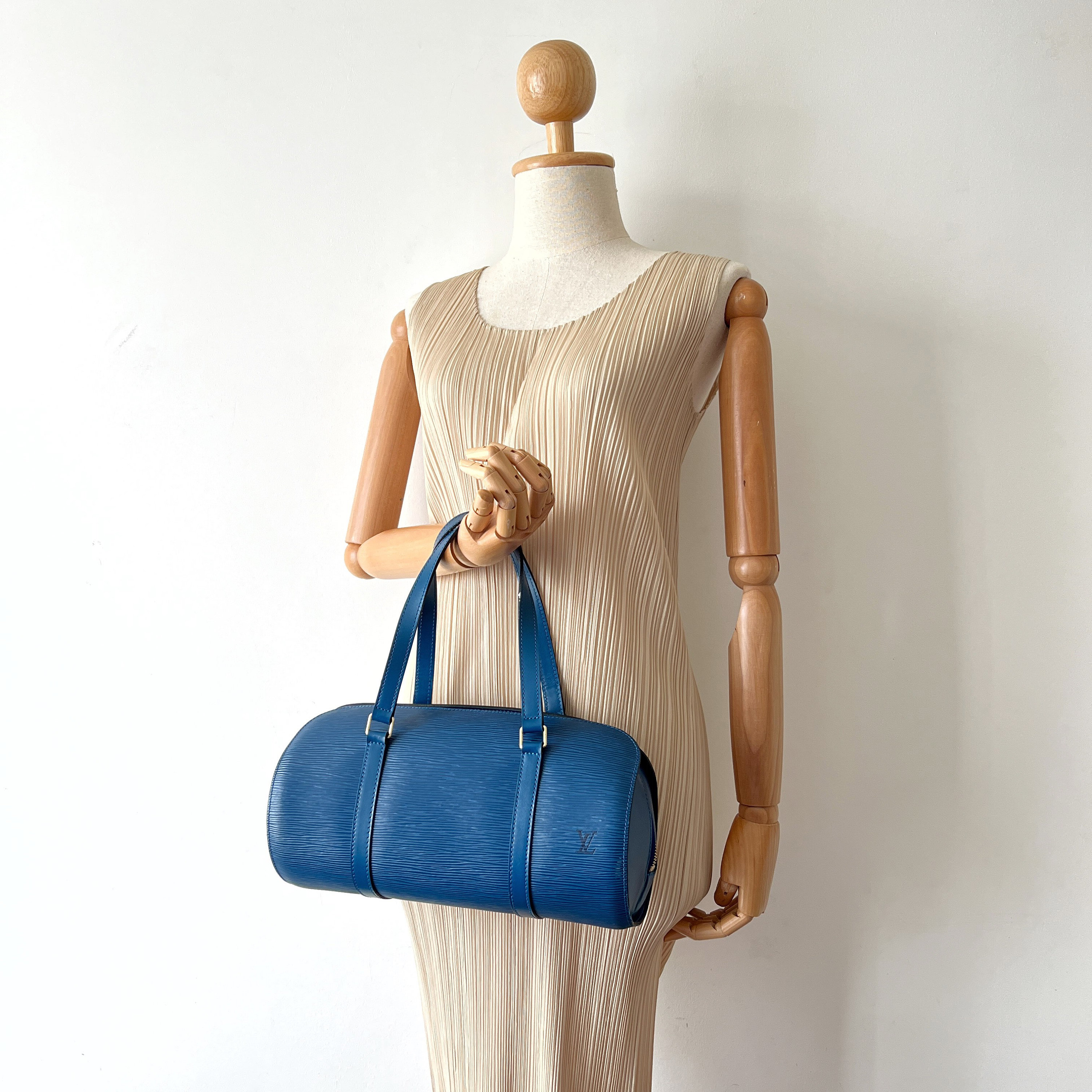 Blue Louis Vuitton Epi Lussac Shoulder Bag – Designer Revival