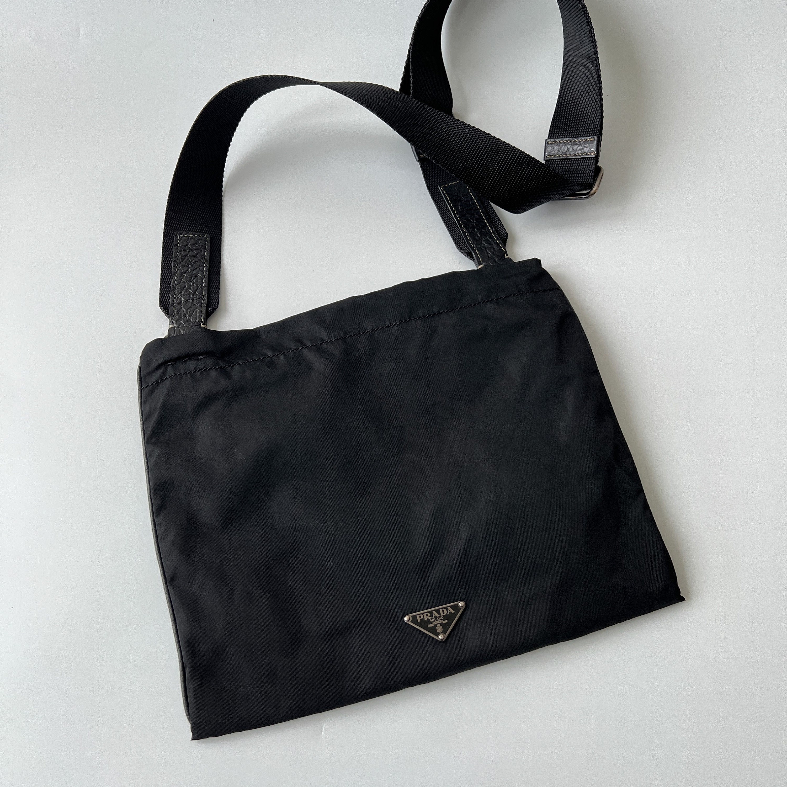 PRADA ナイロン ビンテージ PRADA Authentic Vintage Black Nylon Crossbody Bag - Etsy