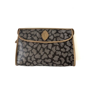 Yves Saint Laurent Bolso de mano grande con estampado de jirafa de lona de PVC vintage auténtico
