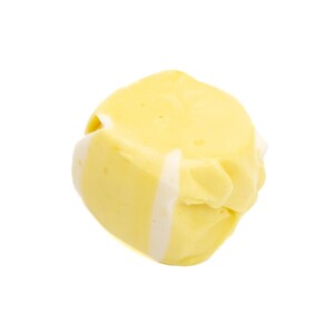 K&ouml;nnte beinhalten: Ein gelber und wei&szlig;er Wirbelbonbon in Form einer Kugel.