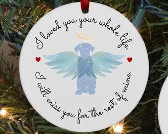 Puede incluir: Dos adornos navideños redondos de cerámica. Un adorno presenta una ilustración de acuarela de un perro con alas de ángel y el texto "I loved you your whole life. I will miss you for the rest of mine." El otro adorno presenta una foto de un golden retriever con el nombre "Luna" escrito debajo de la foto.