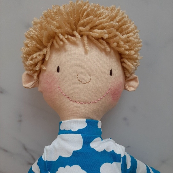 Handmade Puppe Jungepuppe mit blonde Haare Geschenk Puppenjunge KIND Design Stoffpuppe Stoffjunge