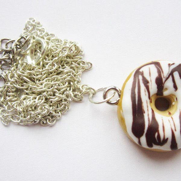 Collier en pâte fimo donut blanc rayé chocolat