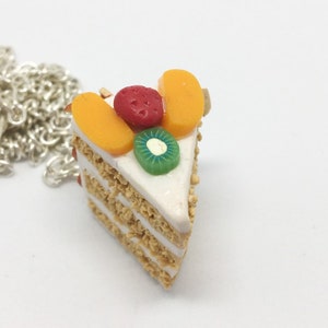 Collier en pâte fimo part de gateau macedonia avec fruits image 2