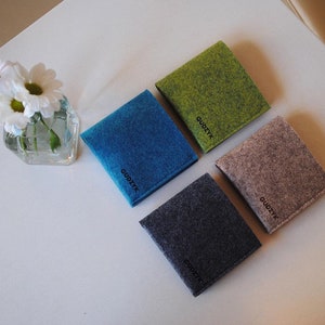 Cartera de fieltro minimalista de ámbar oscuro bi-fold compacto hecho a mano
