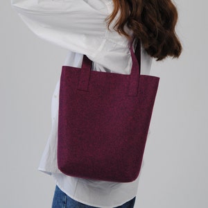 Bolsa Tote Plum Eco-Felt: Bolsa de Ombro Grande com Corte a Laser