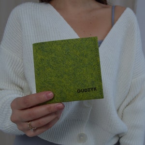 Handgemachte kompakte Bi-fold Dark Amber minimalistischefilz Brieftasche
