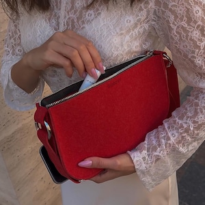 Sac à bandoulière en feutre gris style baguette - Sac à main écologique fait main pour femme - Cadeau minimaliste pour elle - Bandoulière réglable