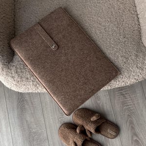 Minimalist Felt Laptop Sleeve – MacBook Case 13 14 Inch, Slim Portfolio, Handmade Eco Computer Cover