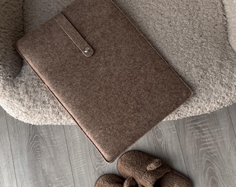 Felt Laptop Sleeve with Pocket, MacBook Air M4 Minimalist Case 13-14 Inch, Handmade by Ukrainian Grandmothers, Custom Fit, Corporate Gift