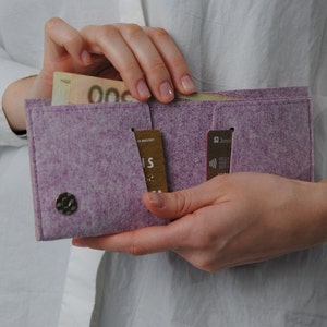 Handgemachte kompakte Bi-fold Lila ceinige minimalistische Filz Brieftasche