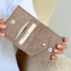 Cartera minimalista de fieltro, compacta y hecha a mano, con monedero