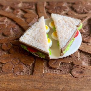 Sandwich aux œufs miniature, aimant de nourriture, aimant de réfrigérateur, aimant de cuisine, petit aimant de nourriture, aimant mignon d'argile