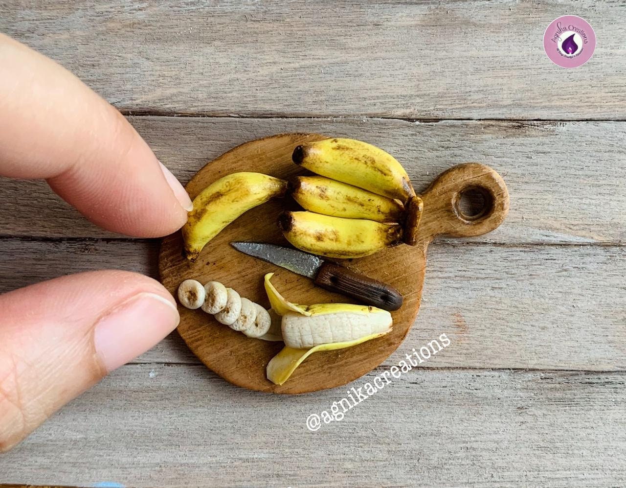 accessoire de maison poupée fait à la main/aimant réfrigérateur - bananes miniatures sur planche découper