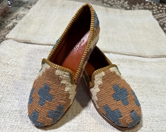 Handgemaakte Kilim loafers (EU-37, US-7), unieke loafers, handgemaakte schoenen, zool van echt leer, schoenen om cadeau te geven, natuurlijke schoenen voor dames