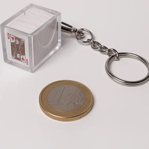 Portachiavi con piccole carte da gioco