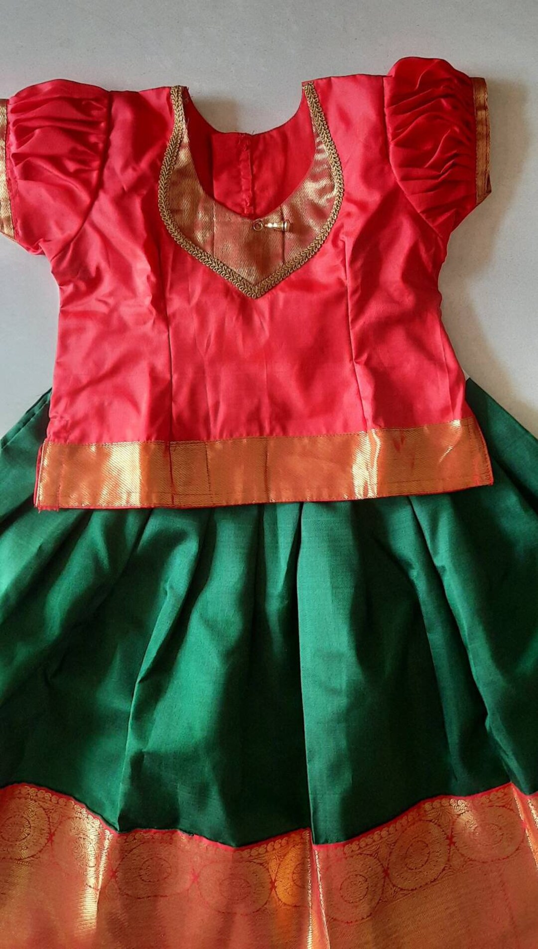 Green pattu best sale pavadai