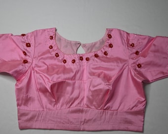Rosa Seidenbluse mit Saris: Handstickerei Aari-Arbeit
