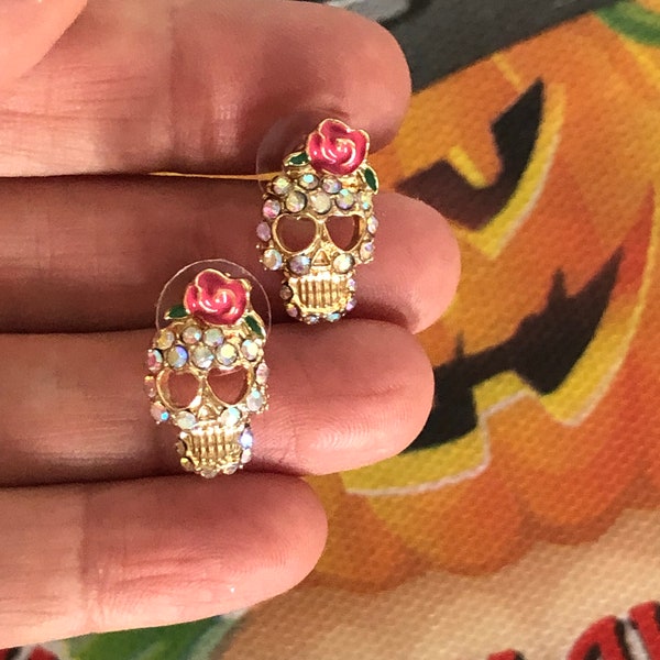 Boucles d'oreilles Halloween : Tête de mort chic avec strass brillants