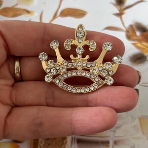 Broche Couronne Vicomtale Dorée - Bijou Fantaisie élégant