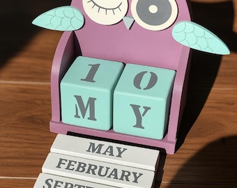 Wooden perpetual calendar with owl blocks: Animal desk organizer gift