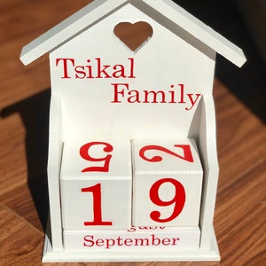 Family perpetual calendar, Personalized calendar, Desk calendar, Wood block calendar, 2026 calendar, White wooden blocks, Family gift