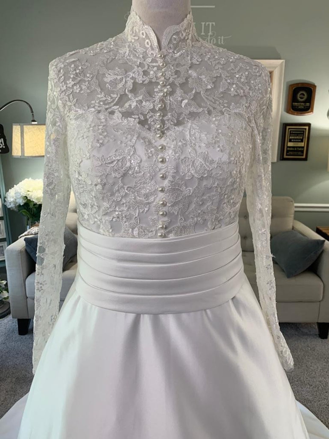 Vestido de noiva inspirado em Serenity Grace Kelly: cetim duquesa