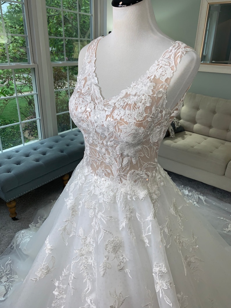 V Neckline Wedding Dress,Beautiful Ivory Wedding Dress,Romantic Wedding Dress Y6302