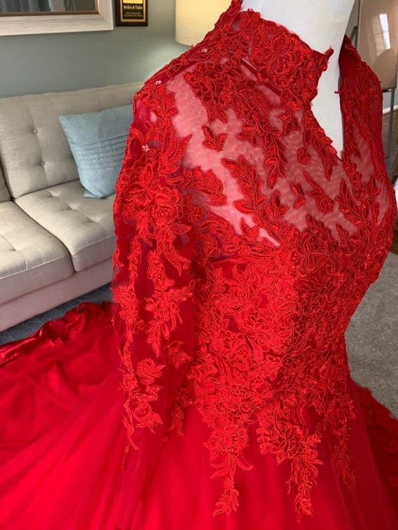 Red Prom Gown Lace Puffy Bridal Ball Gowns Wine Color Accent Wedding Dresses  E1914 - China Wedding Dress and Prom Dress price | Made-in-China.com