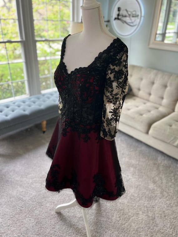 April Red and Black Gothic Wedding Dress: 2-in-1 Removable Skirt & Cape -  Etsy Israel