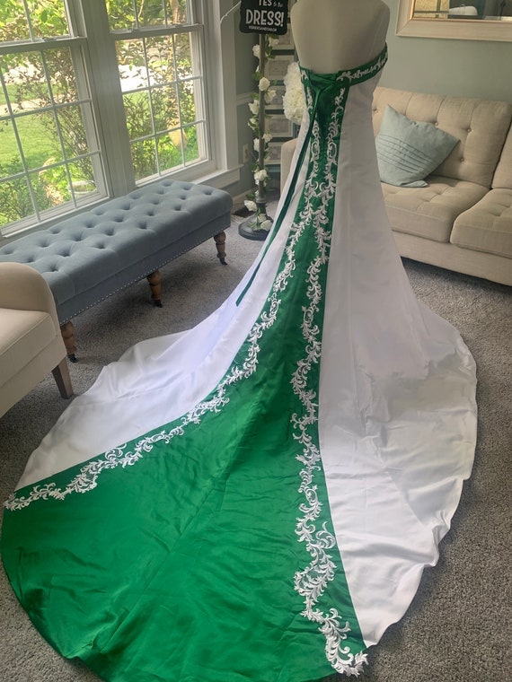 13+ Emerald Wedding Dress