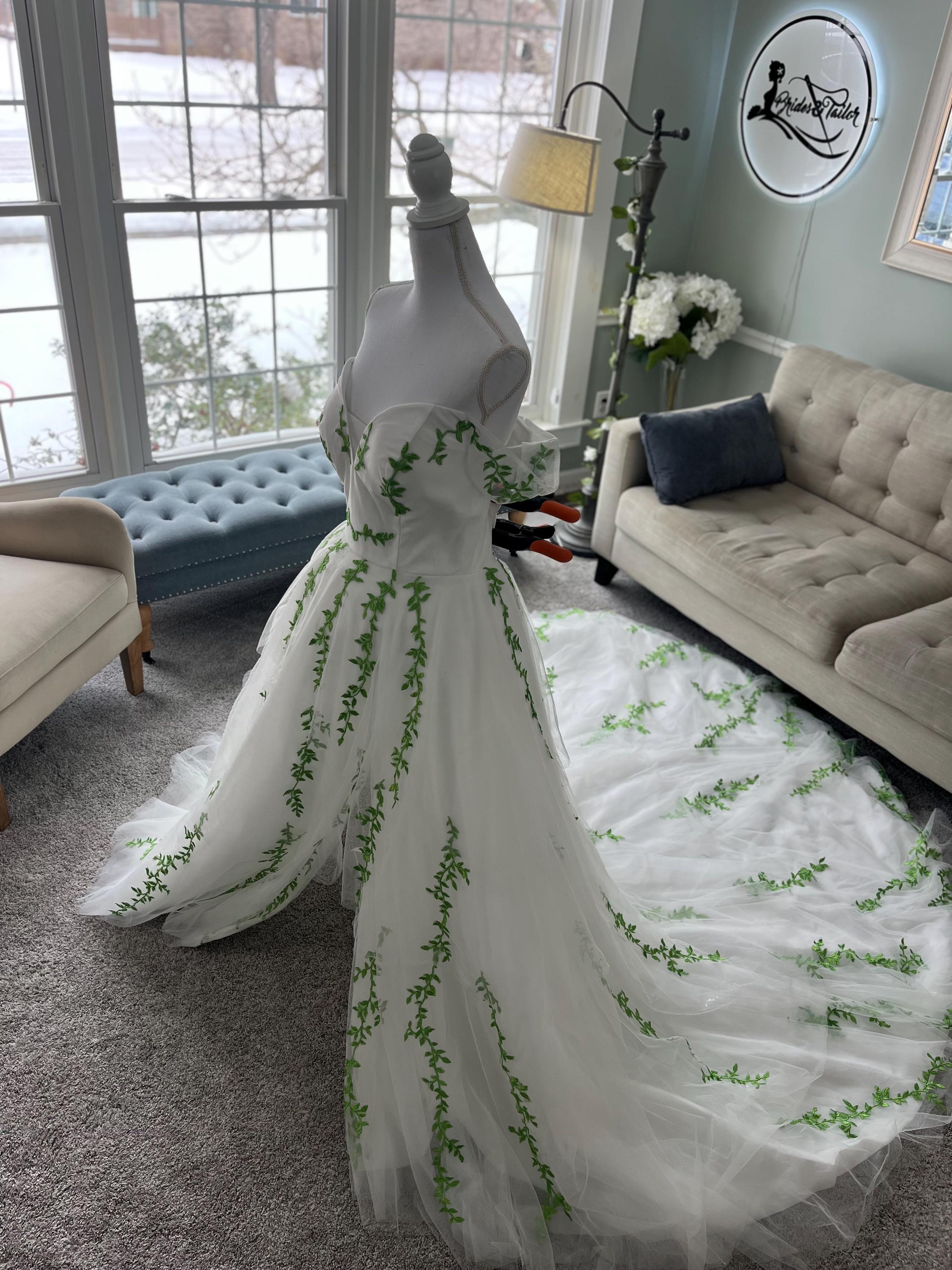 green garden wedding dress Eden Garden Gown Botanical Color embroidery Long sleeves Green Wedding dress