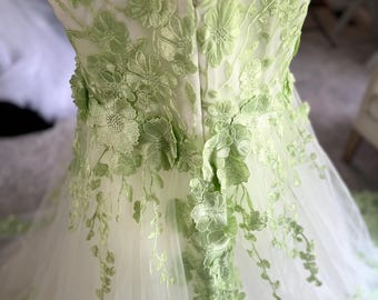 Bethany 3D Floral A-line Wedding Dress: Ivory Tulle, Green Lace - Etsy