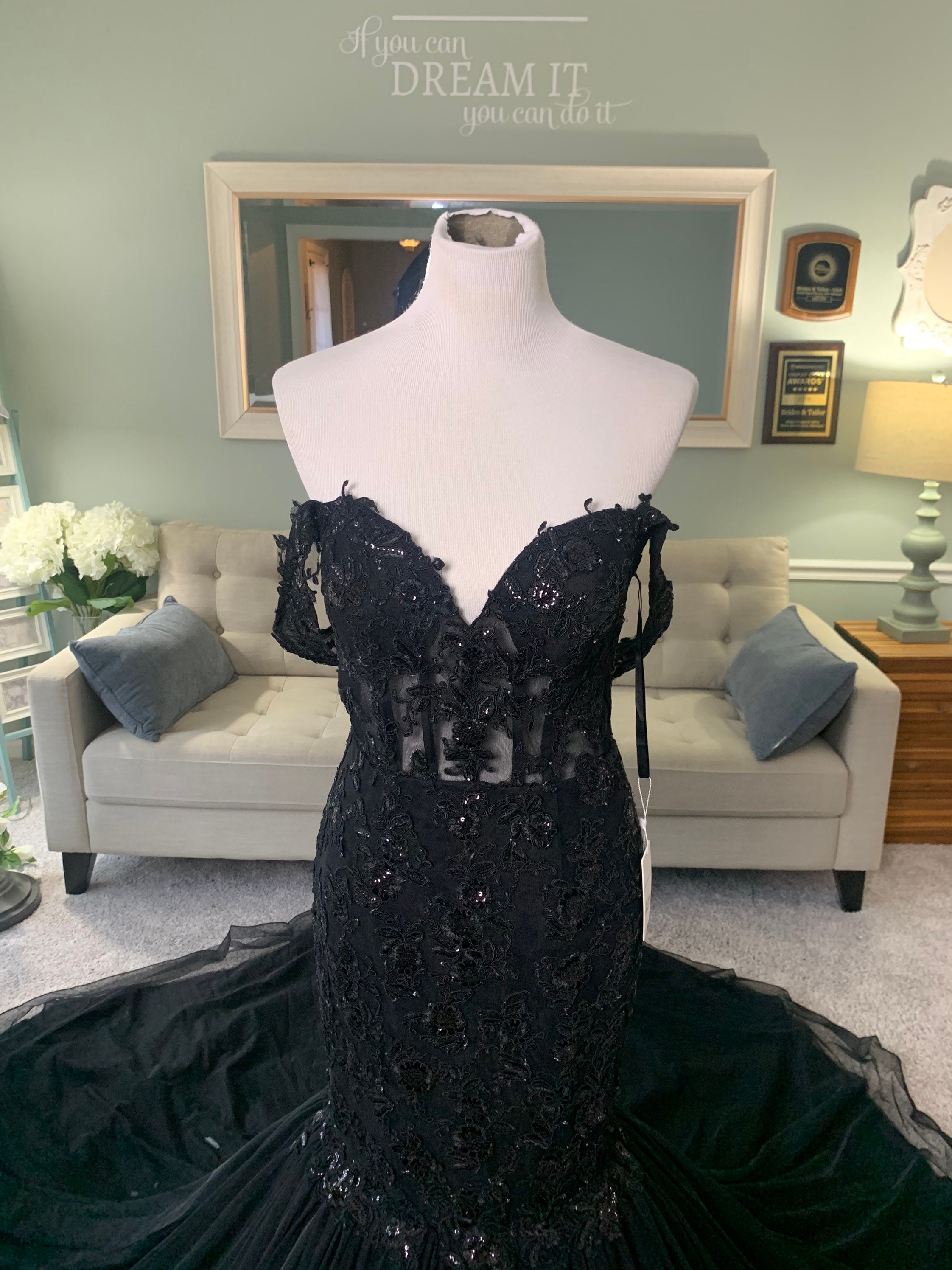 chinese dress ladies Black Mermaid Gothic Wedding Dress V-Neck Beaded Lace Appliqué Gown wi –  Viniodress main image 1