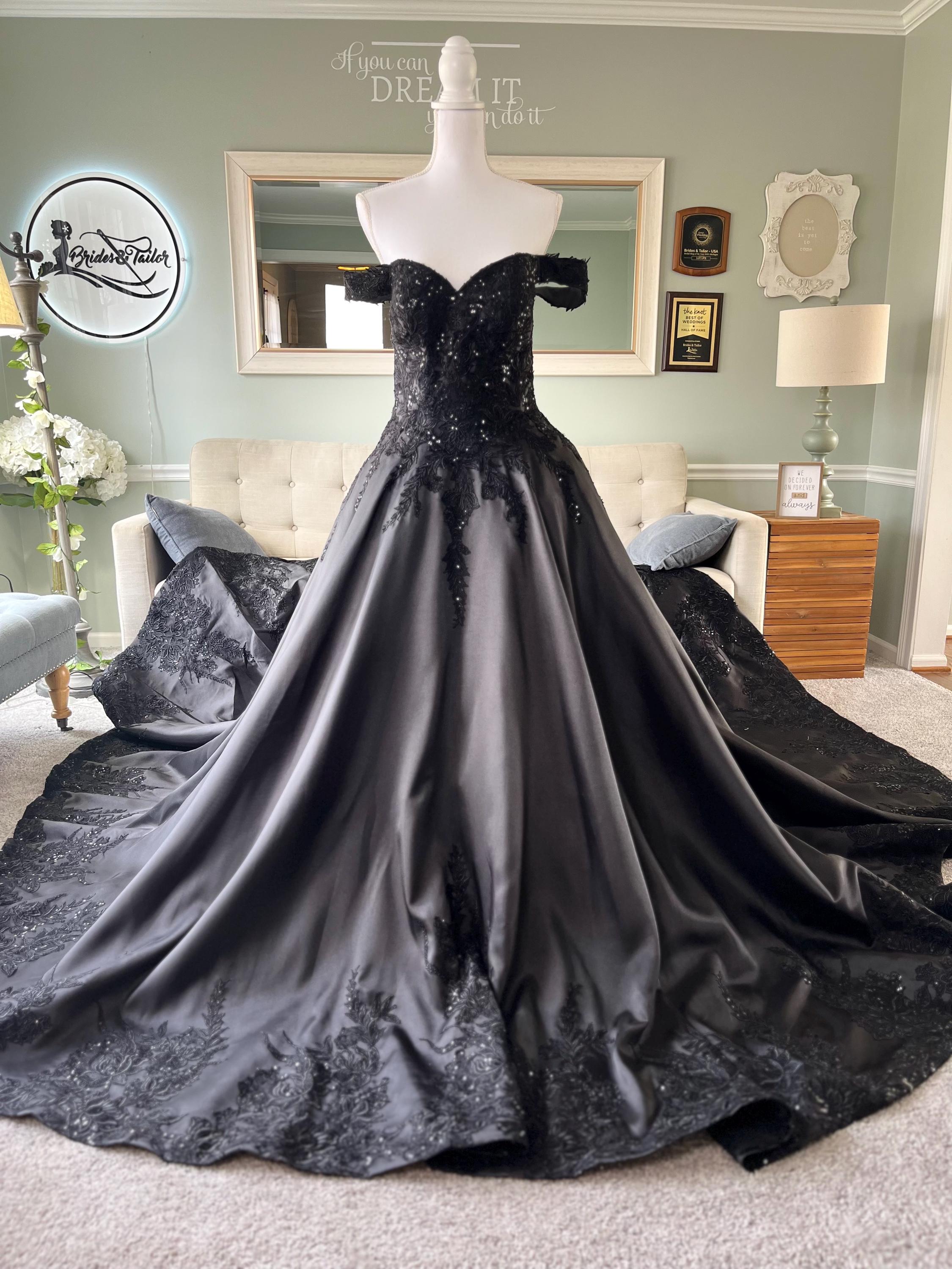 Lilly Black Lace Wedding Dress: Gothic Bridal Gown With Sweetheart ...