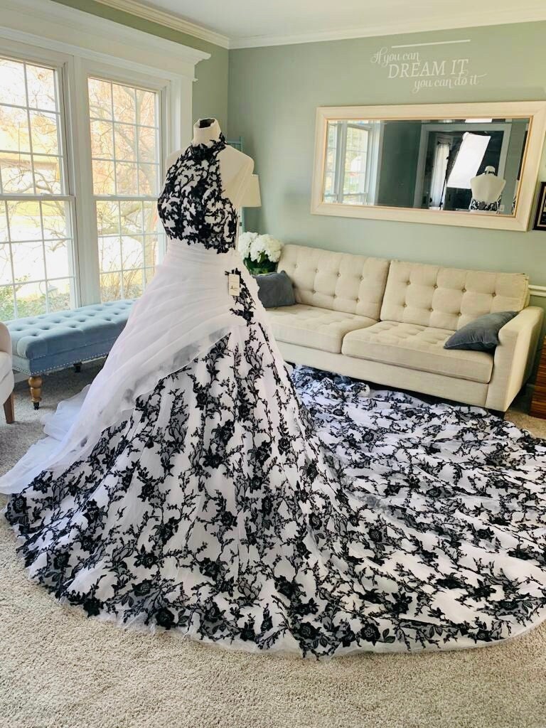 Plus Size White Wedding Dress With Black Lace Twilight Black Lace Wedding  Dress: Ivory Satin Gothic