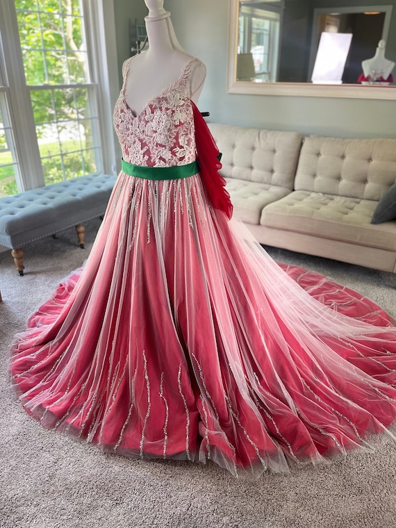 Kaelynn Christmas Wedding Dress: Red Ivory Tulle Gown with Beaded Lace