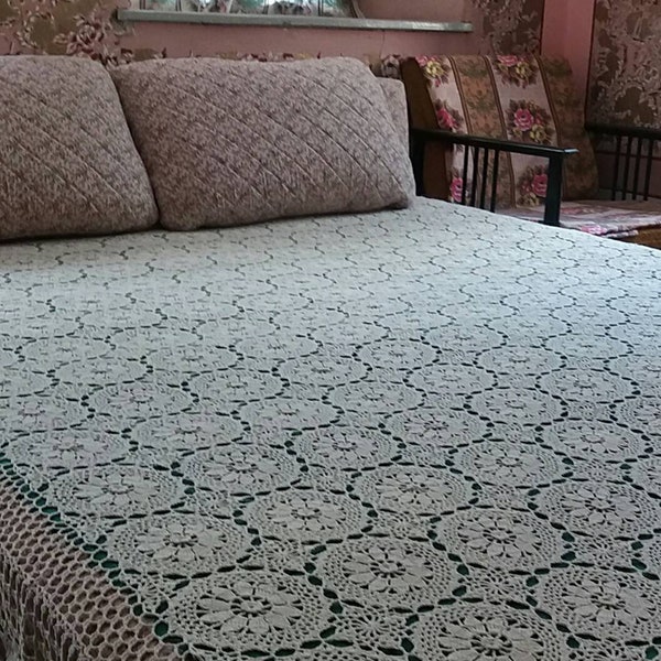 Crocheted vintage style bed throw , handmade lacy bed cover , elegant bed cover