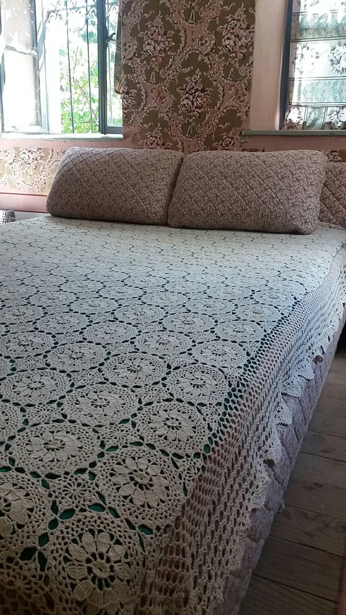Crocheted Vintage Style Bed Throw , Handmade Lacy Bed Cover , Elegant ...
